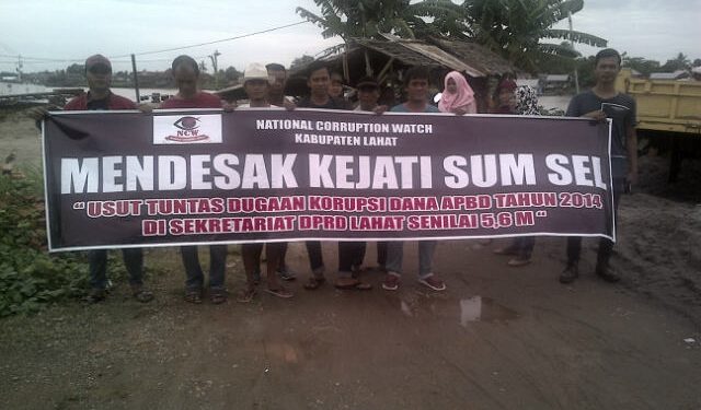 Aksi Damai NCW menuju kantor Kejati