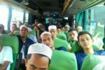 Para Pendemo Menggunakan Bus Berangkat Ke Jakarta